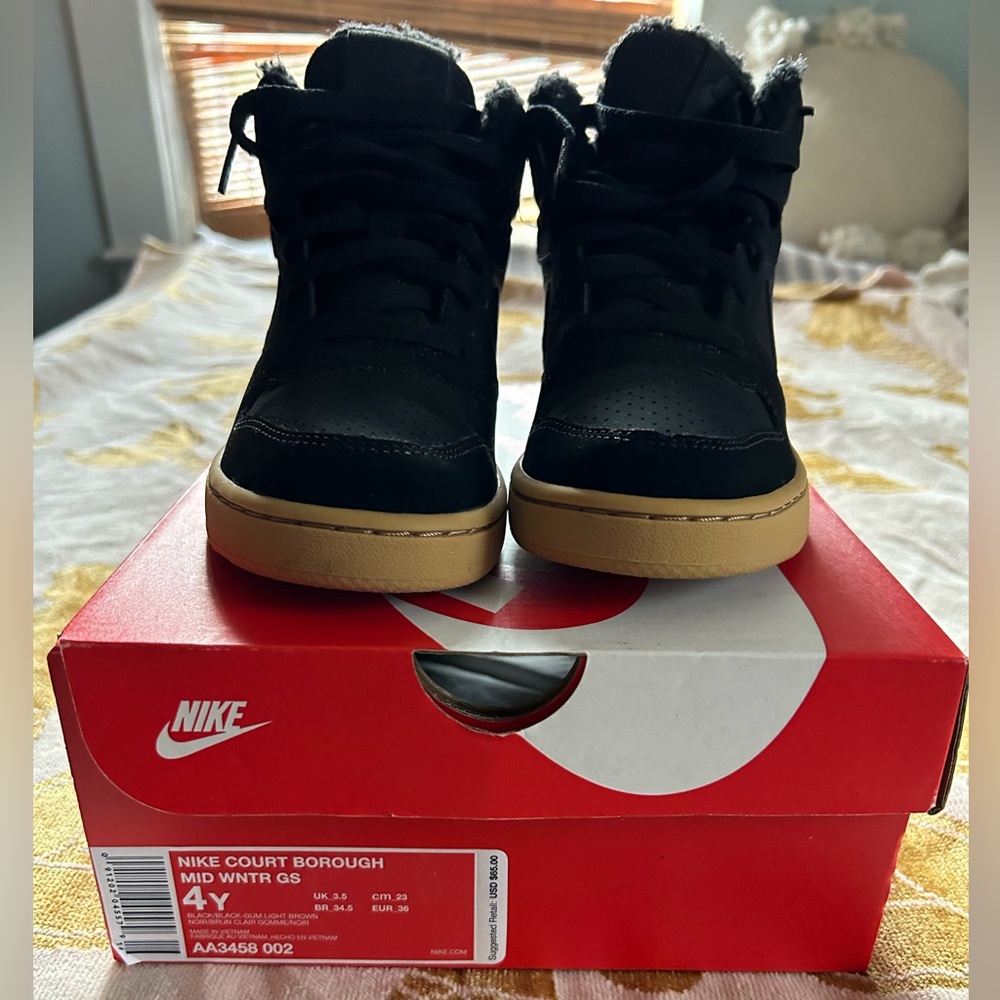 Nike Court Borough Mid Winter ‘GS’ / Youth Size 4 / black w/gum sole/fur lined